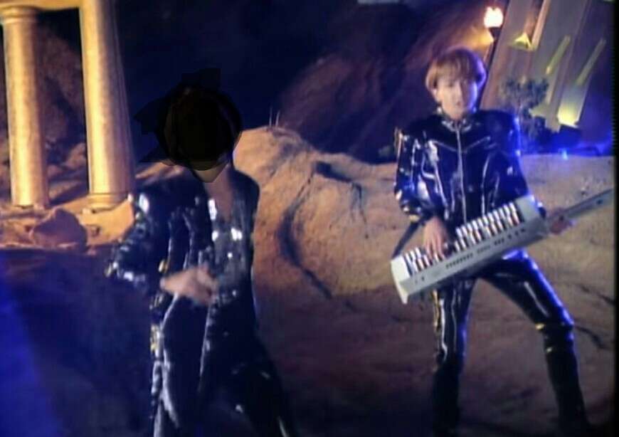 ボーカルとギター隠してバンド名当てるトピ