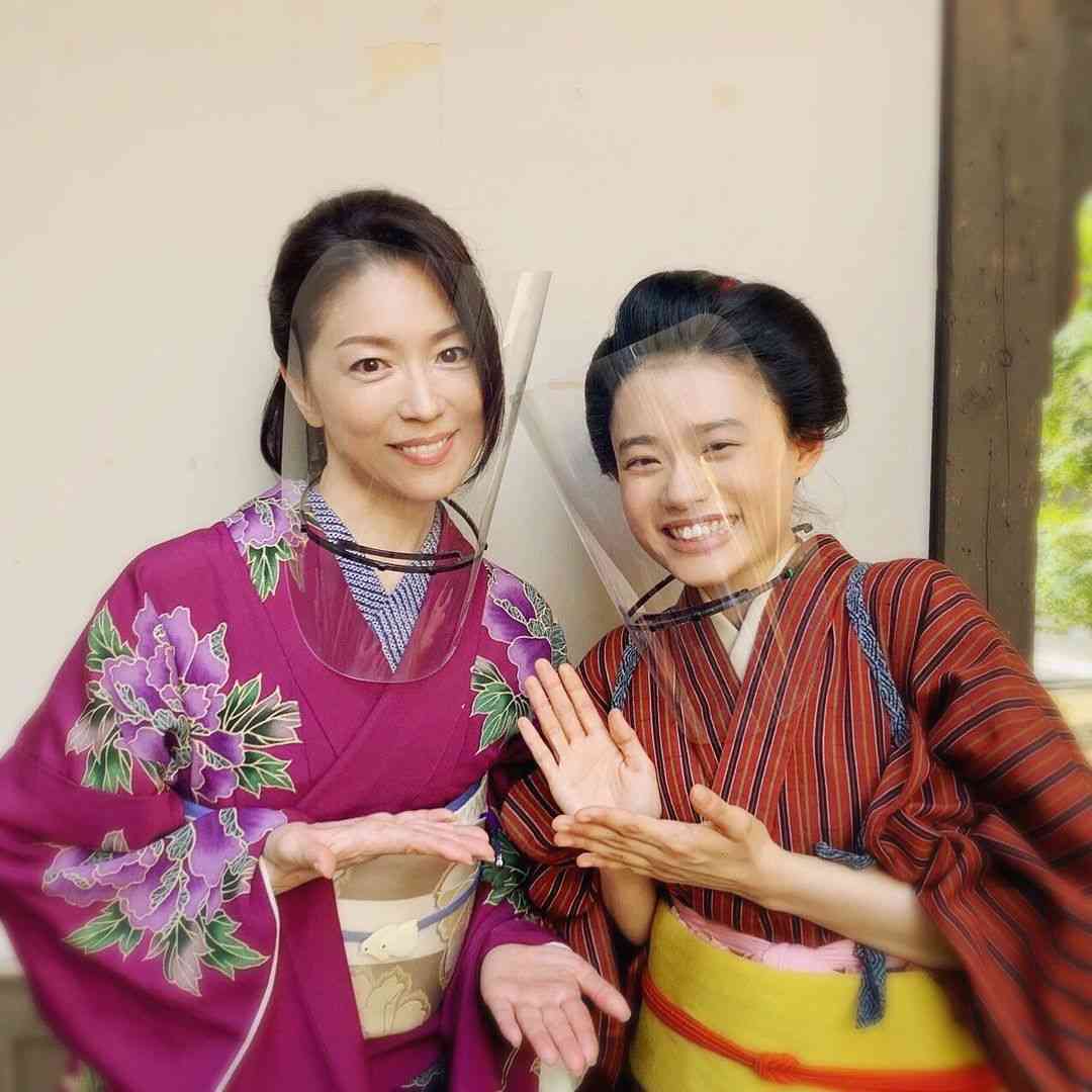杉咲花「千さん。大好きだす」星田英利と『おちょやん』オフショットに反響