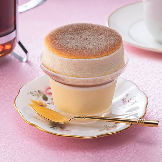 ファミマの話題作「パンケーキにプリン入れちゃいました」を実食！新スイーツの正体は…