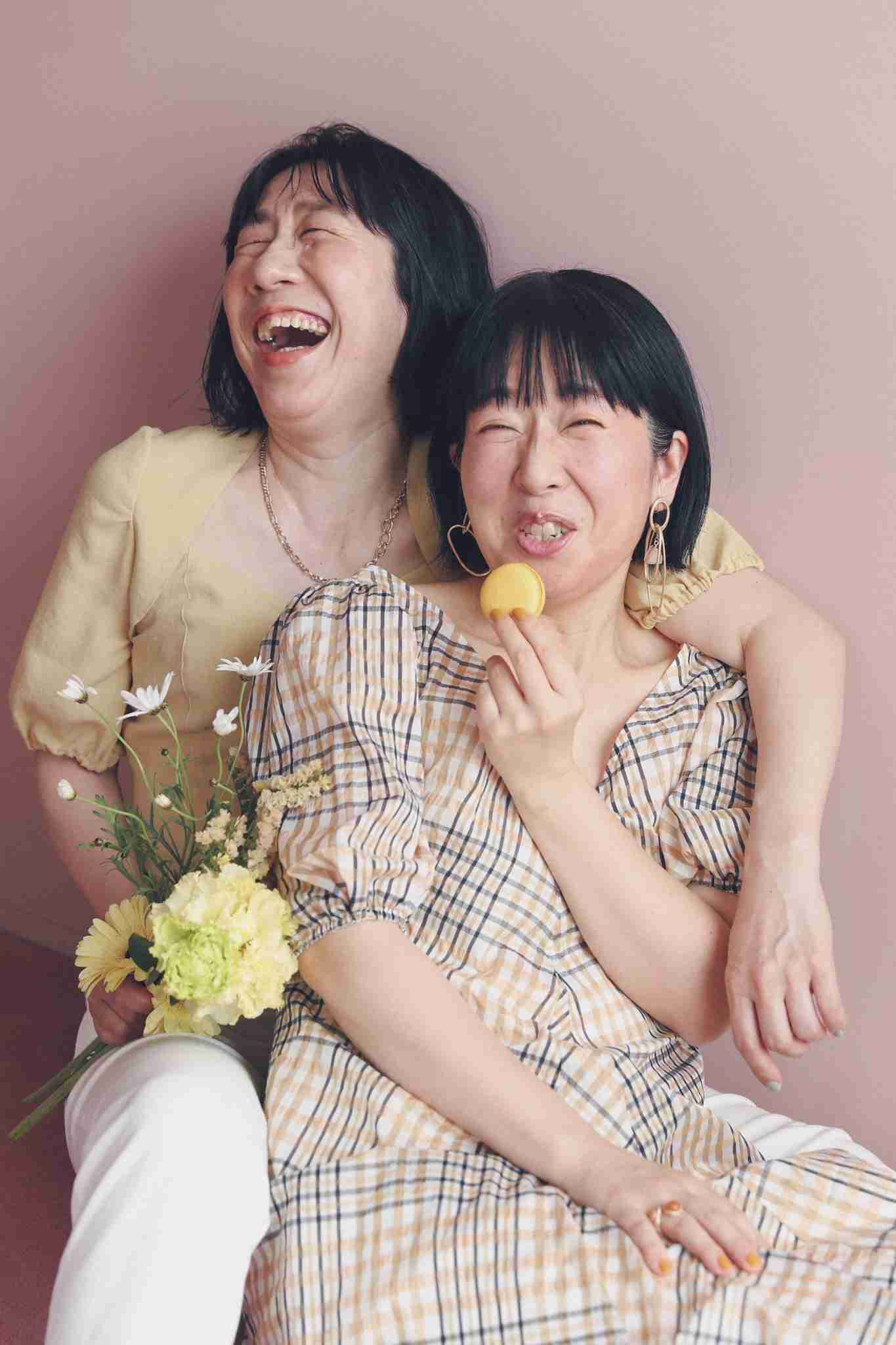 阿佐ヶ谷姉妹、山下美月プロデュースで“あざとかわいく”変身 『CanCam』表紙風ショット公開