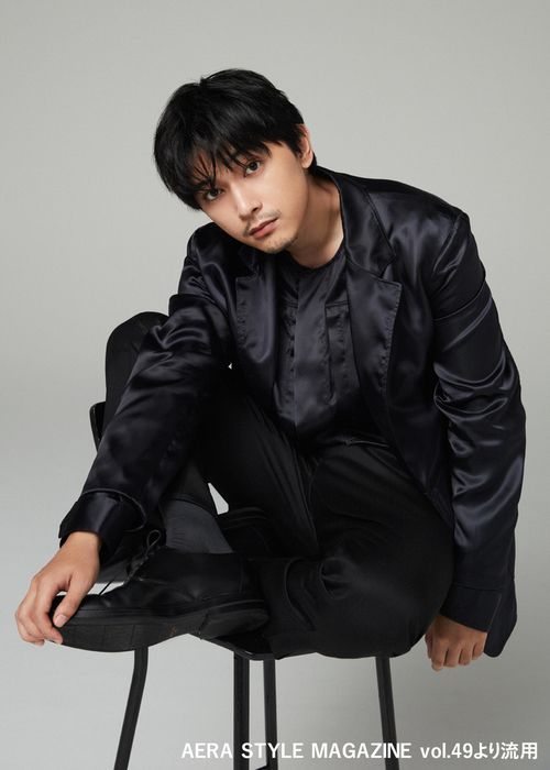 吉沢亮、大河ドラマと大違い! 金髪オフショットにネット興奮「カッコ良すぎる!」