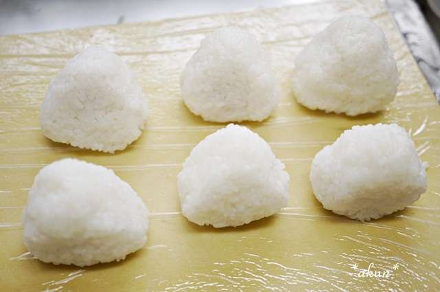 おにぎりうまく結べますか?