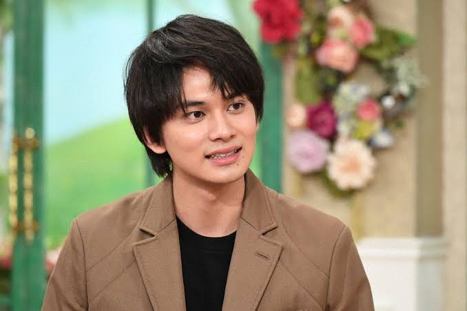 男性の髪型を参考にしてる人