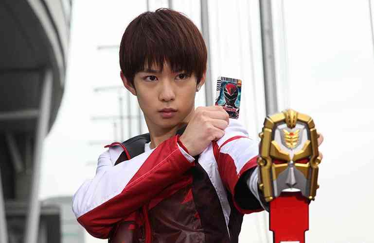 男性の髪型を参考にしてる人