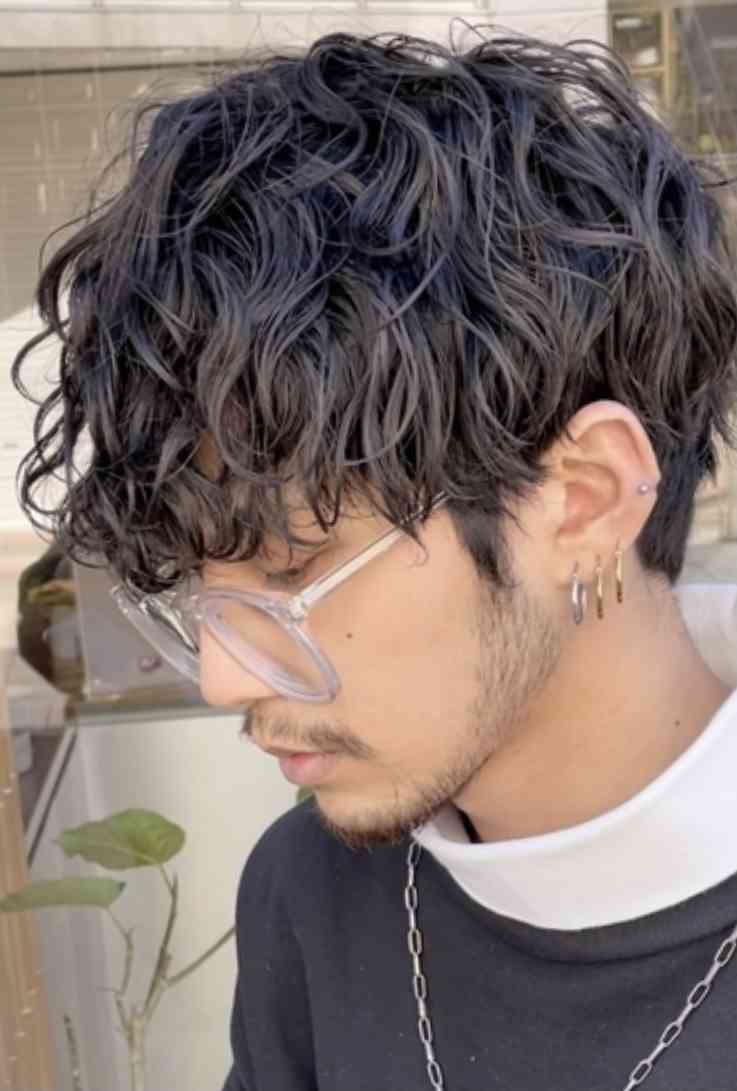 男性の髪型を参考にしてる人