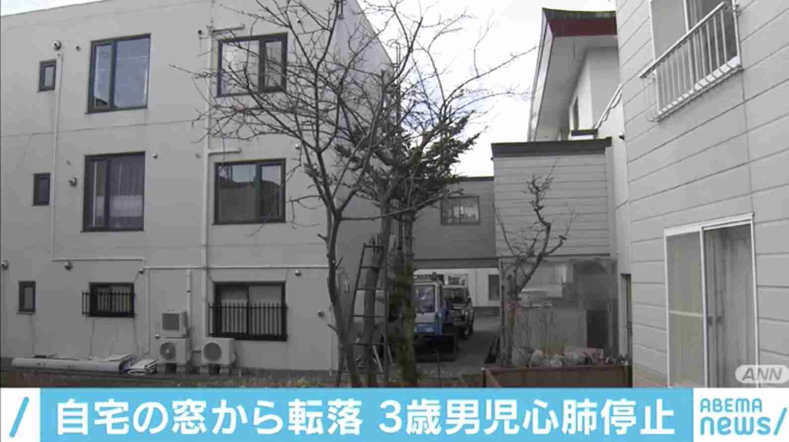3歳児が3階から転落して死亡…自分で窓の鍵を開けたか