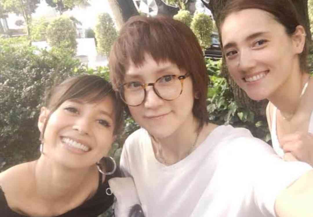 石田ゆり子、一色紗英と20年以上ぶりに再会2ショットに「仲良し姉妹みたい」の声