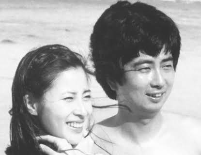 岡江久美子さん一周忌で音楽フェス　大和田獏「お前、死んでもきれいだな」