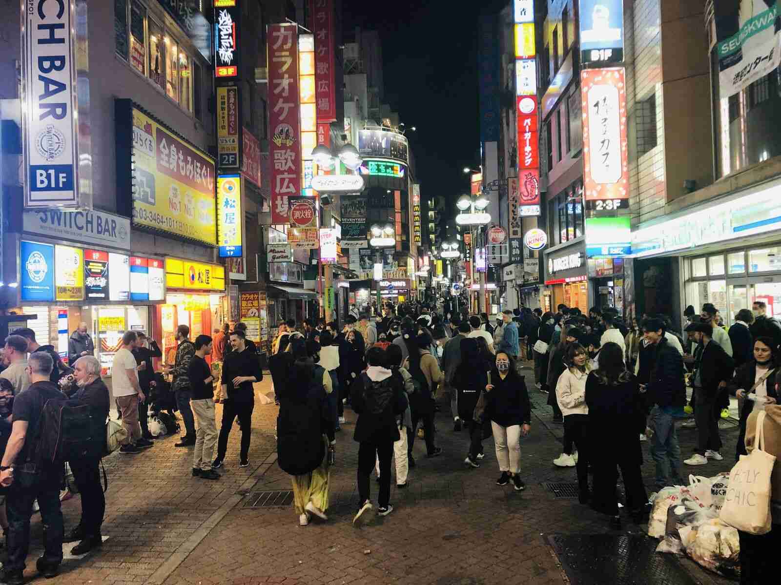 地べた寝そべり、ゴミ放置、嘔吐、トイレ…渋谷の路上飲み、