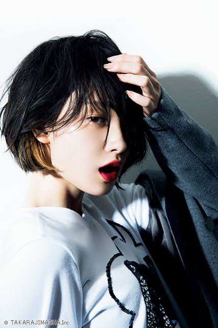 剛力彩芽、肩出しの私服ショット公開「肩出しが素敵」「これはガチ可愛い」