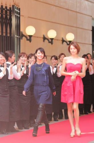 剛力彩芽、肩出しの私服ショット公開「肩出しが素敵」「これはガチ可愛い」