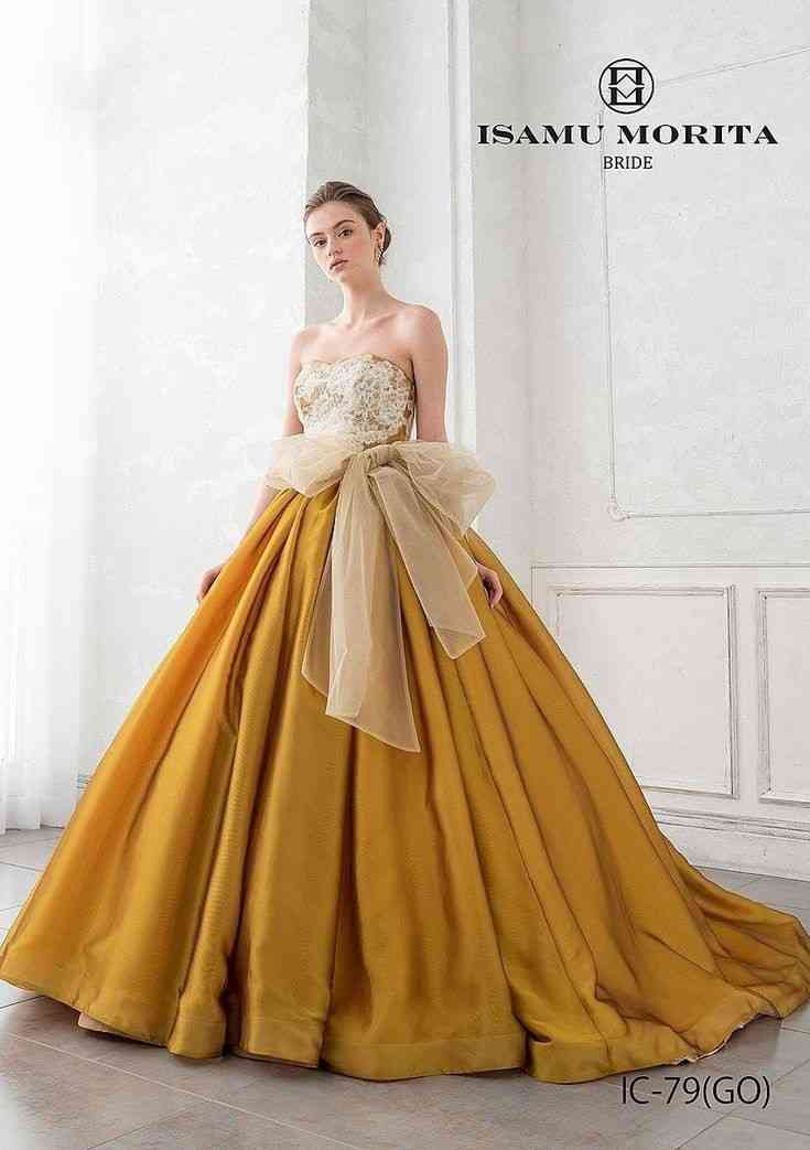 白以外のウェディングドレスの画像