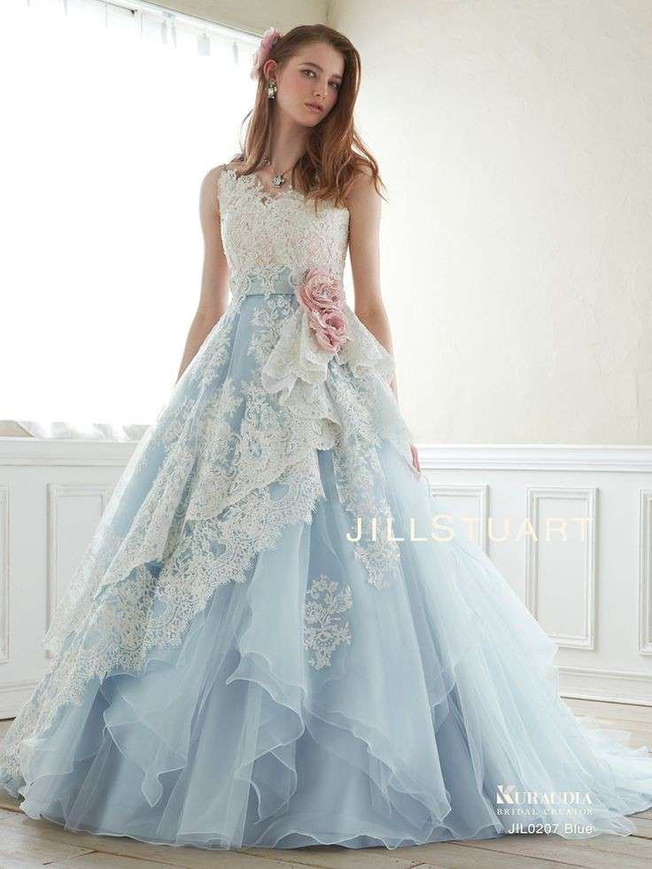 白以外のウェディングドレスの画像