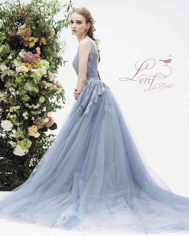 白以外のウェディングドレスの画像