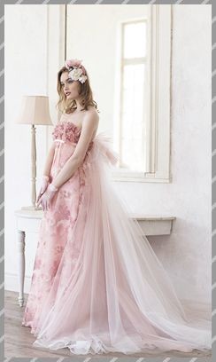 白以外のウェディングドレスの画像