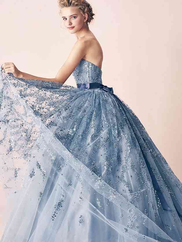 白以外のウェディングドレスの画像