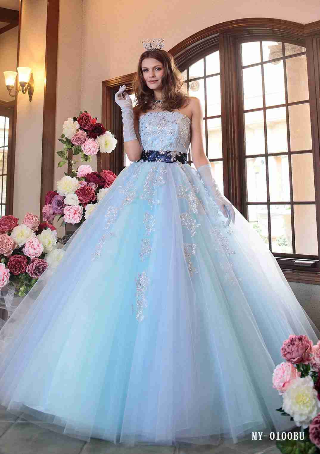 白以外のウェディングドレスの画像