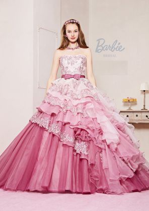 白以外のウェディングドレスの画像
