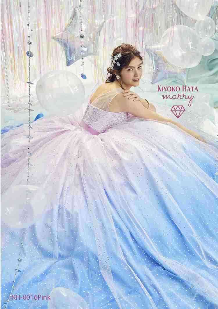 白以外のウェディングドレスの画像