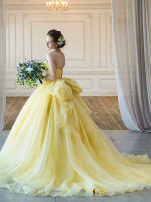 白以外のウェディングドレスの画像