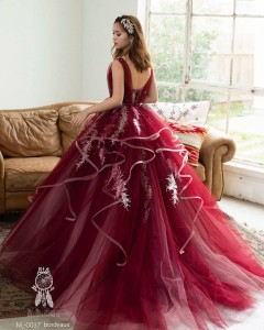 白以外のウェディングドレスの画像