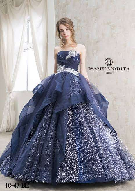白以外のウェディングドレスの画像