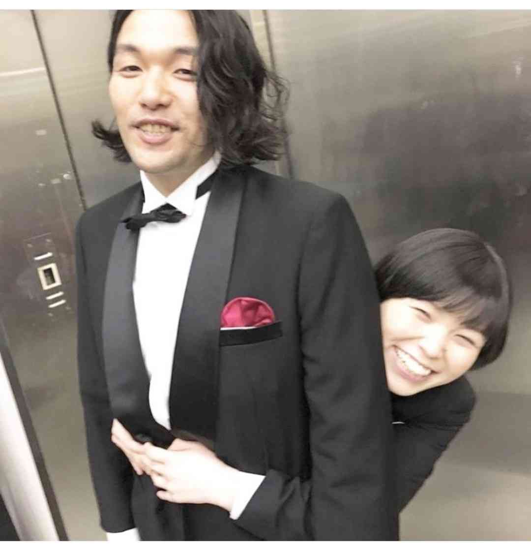 尼神・誠子 ミニスカで美脚披露 フォロワー「めちゃくちゃかわいい」「足キレイ!」
