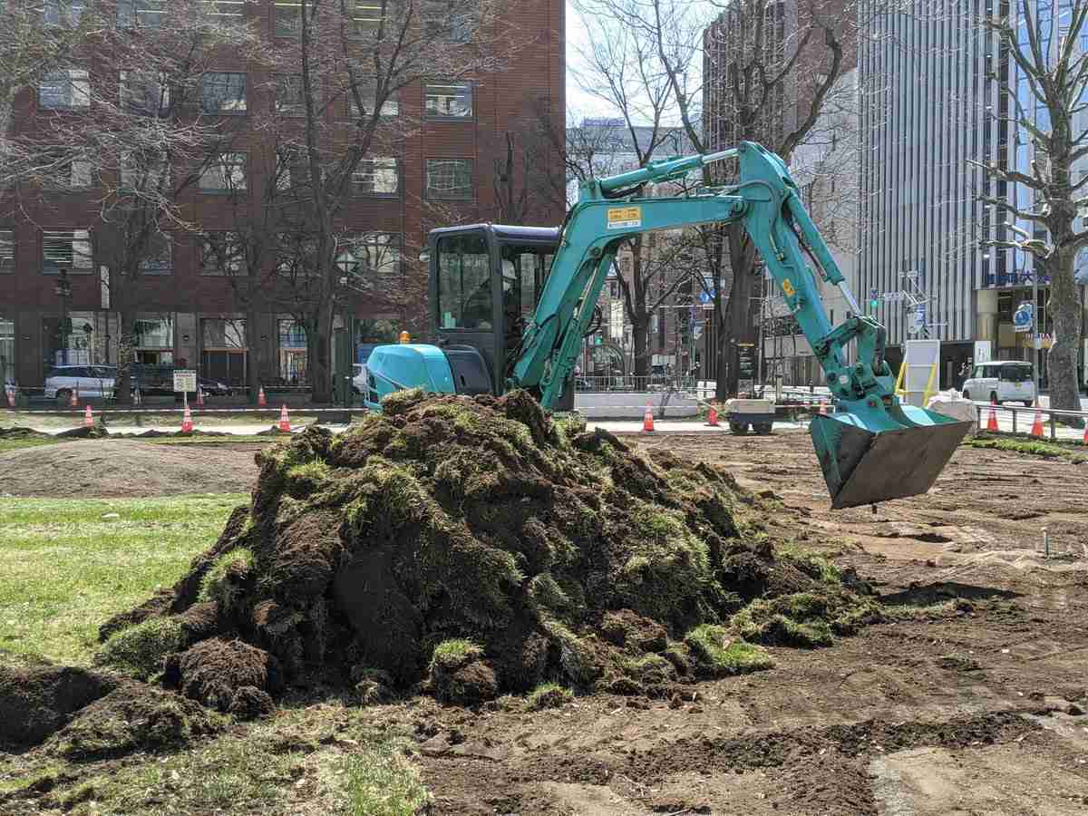 マラソン発着点の札幌・大通公園 芝生除去工事に批判相次ぐ