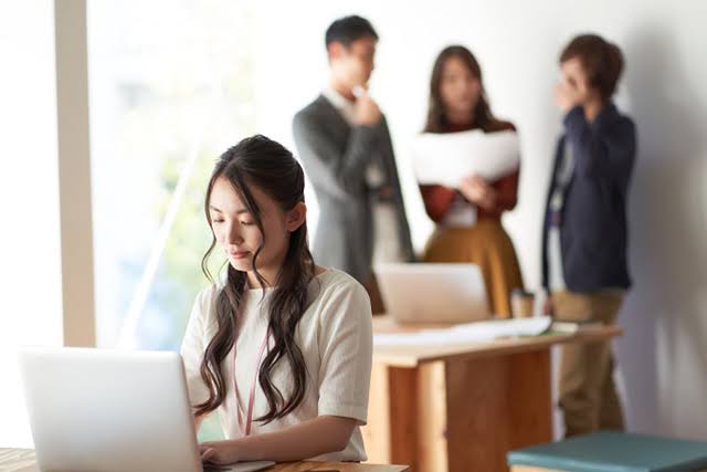 職場にいる美人が羨ましい
