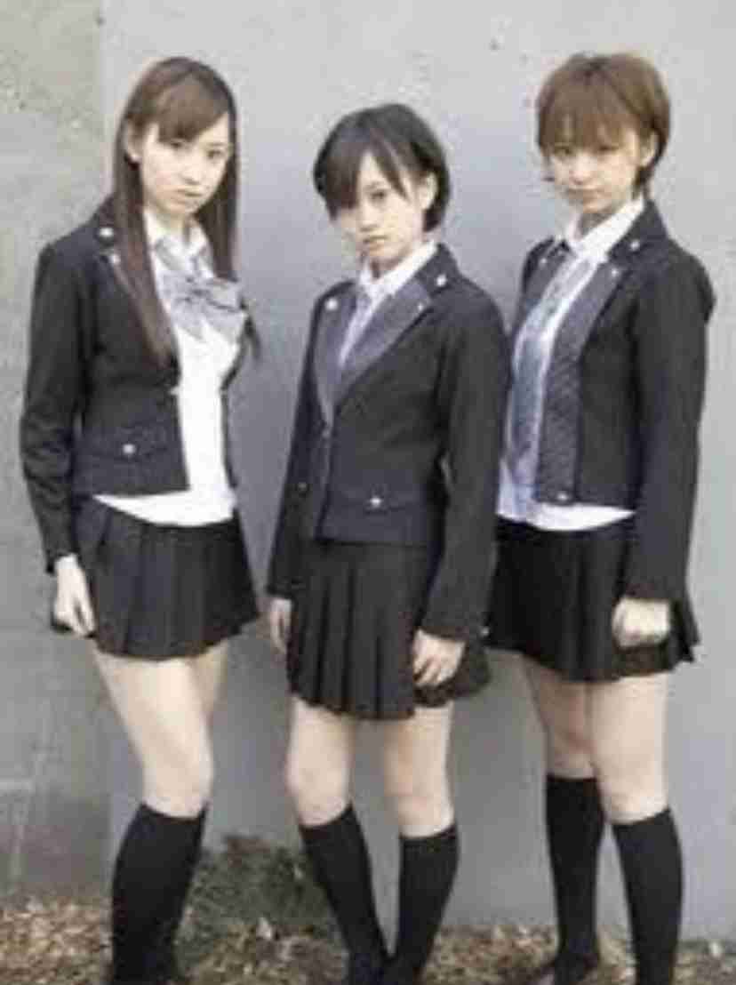 板野友美、ワイドパンツ私服の全身ショットで小顔スタイル披露「足長い」「何頭身ですか」