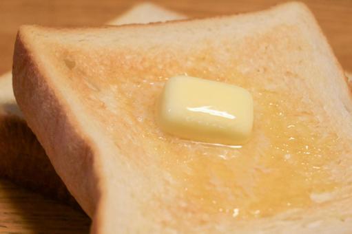 『YOASOBI』メディア露出“激増”にファン困惑「ミステリアスな部分が…」