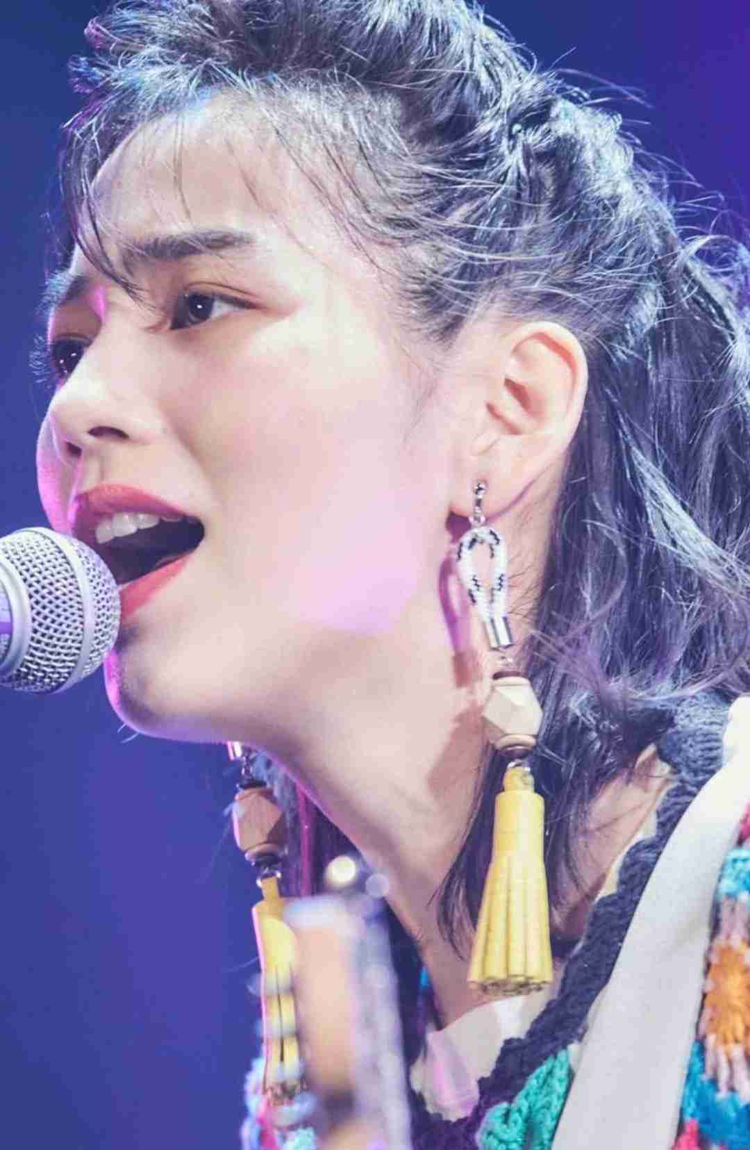 のん「少し髪を切りました」ウエーブ残った新ヘア披露に　ファン「ハンサムですね」