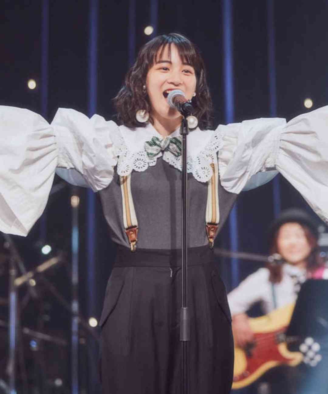 のん「少し髪を切りました」ウエーブ残った新ヘア披露に　ファン「ハンサムですね」
