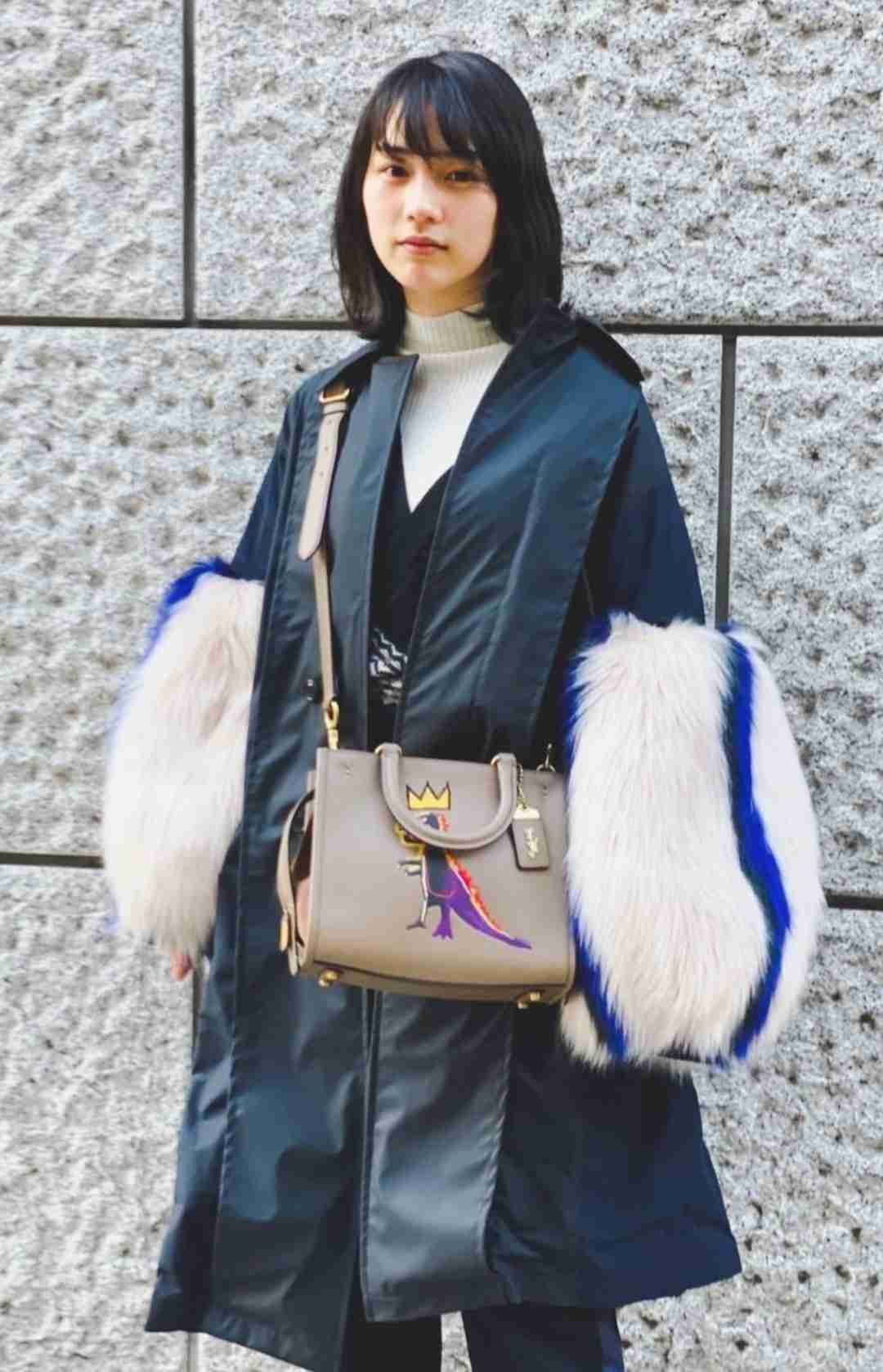 のん「少し髪を切りました」ウエーブ残った新ヘア披露に　ファン「ハンサムですね」