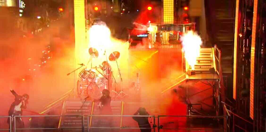 屋上でMV撮ってるバンド【アンチ禁止】