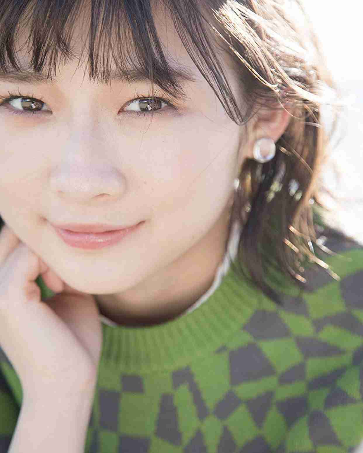 伊藤沙莉、初フォトエッセイの表紙が公開！　撮影で起きた“奇跡”明かすコメントも