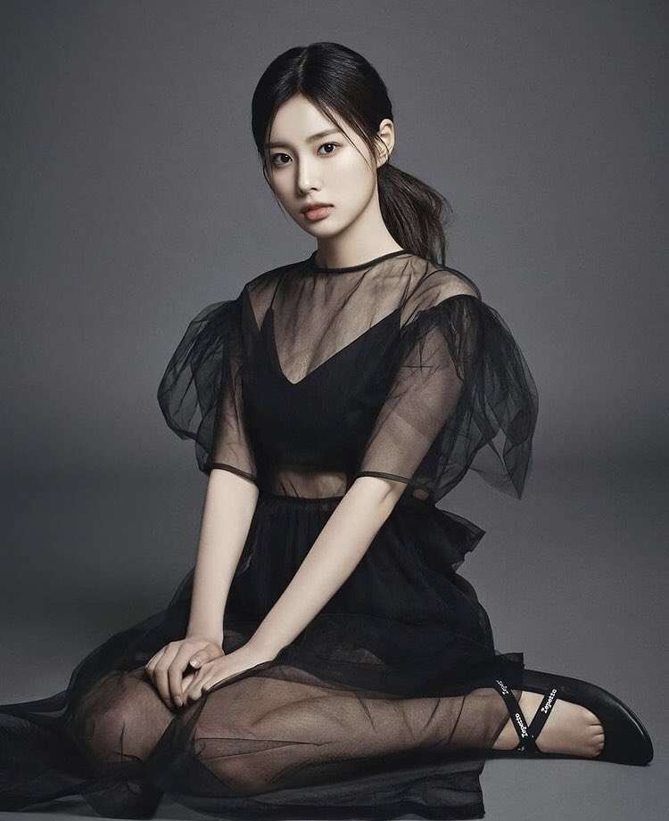 新川優愛「BAILA」レギュラーモデルとして初登場 仕事＆家庭のバランス語る