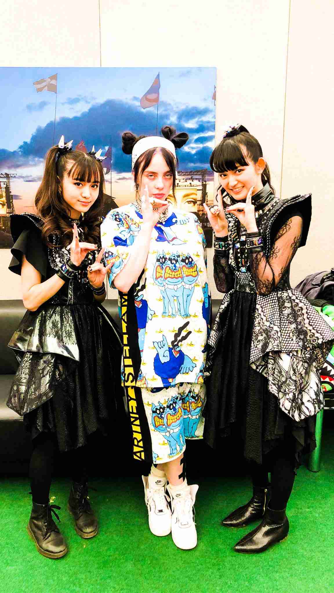ビリー・アイリッシュの「セクシーな姿」にファン騒然。衣装に込められたメッセージとは