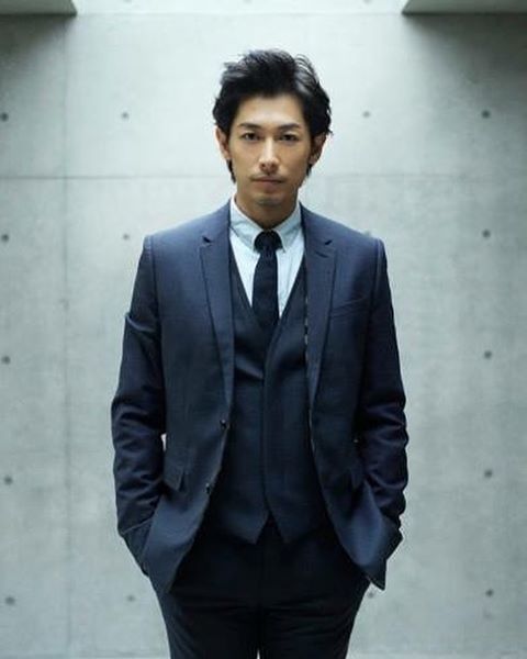 ディーン・フジオカ、茶道楽しむモノクロ写真公開 ファンはメロメロ「絵画のよう」「爪の先端まで美しい」