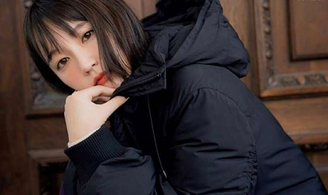 女性芸能人の写真集持ってる人