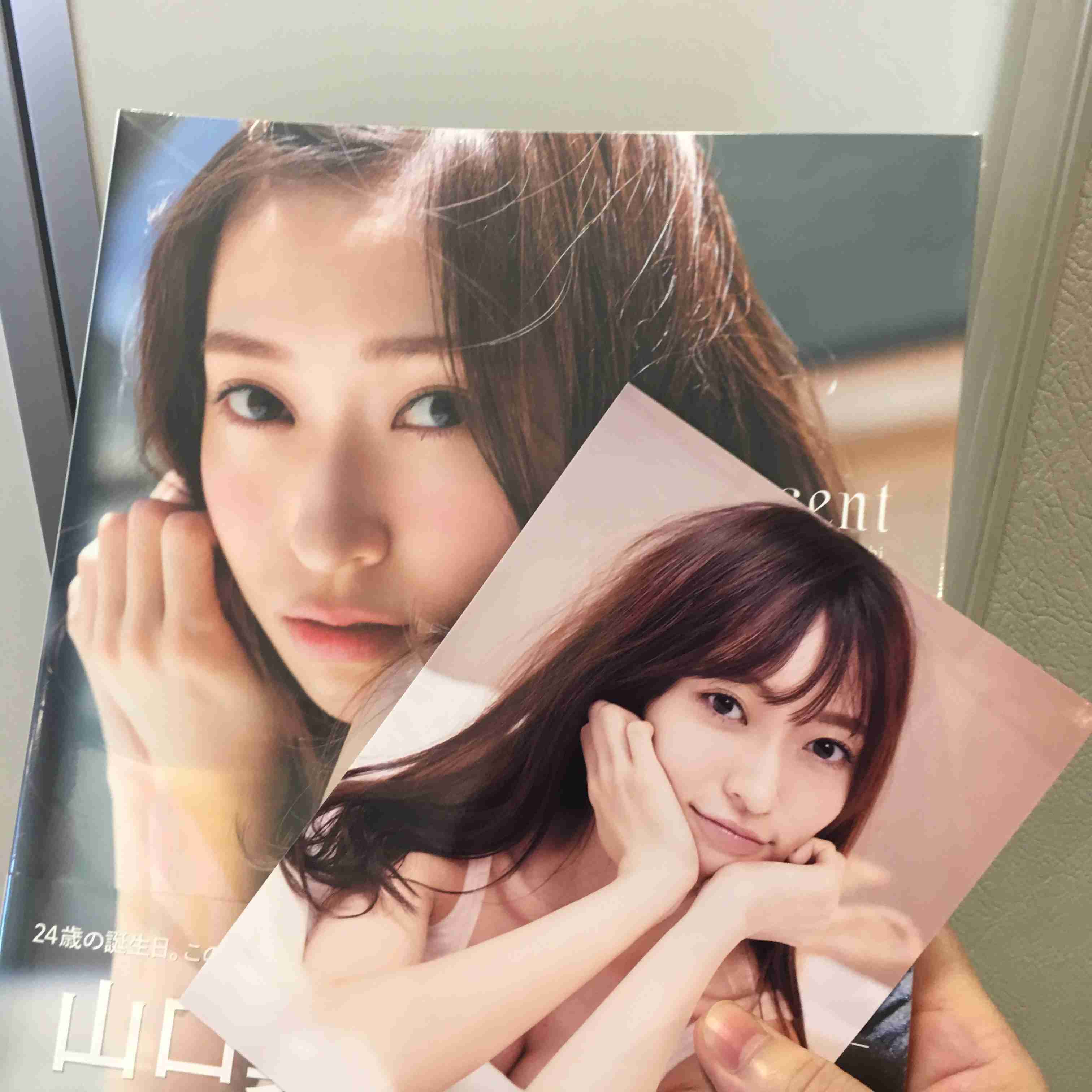 女性芸能人の写真集持ってる人