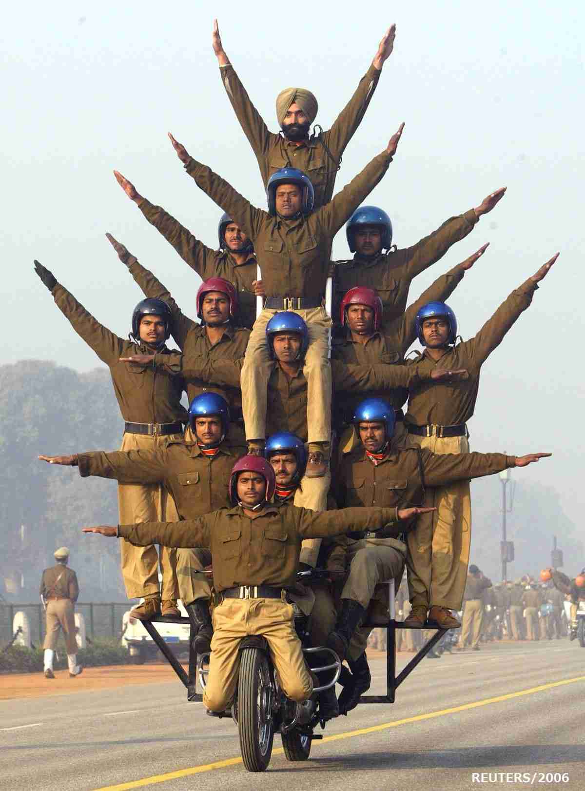 親子3人乗り自転車突き飛ばす 殺人未遂容疑で男送検