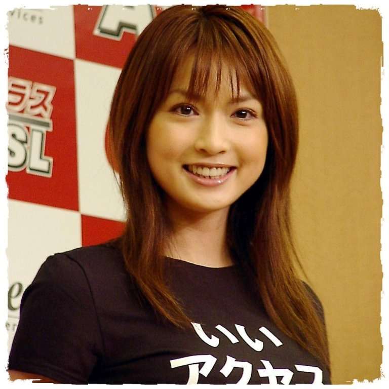 長谷川京子　大胆攻めまくりレギンス、買い物コーデに「脚めっちゃ細」「スタイル神」