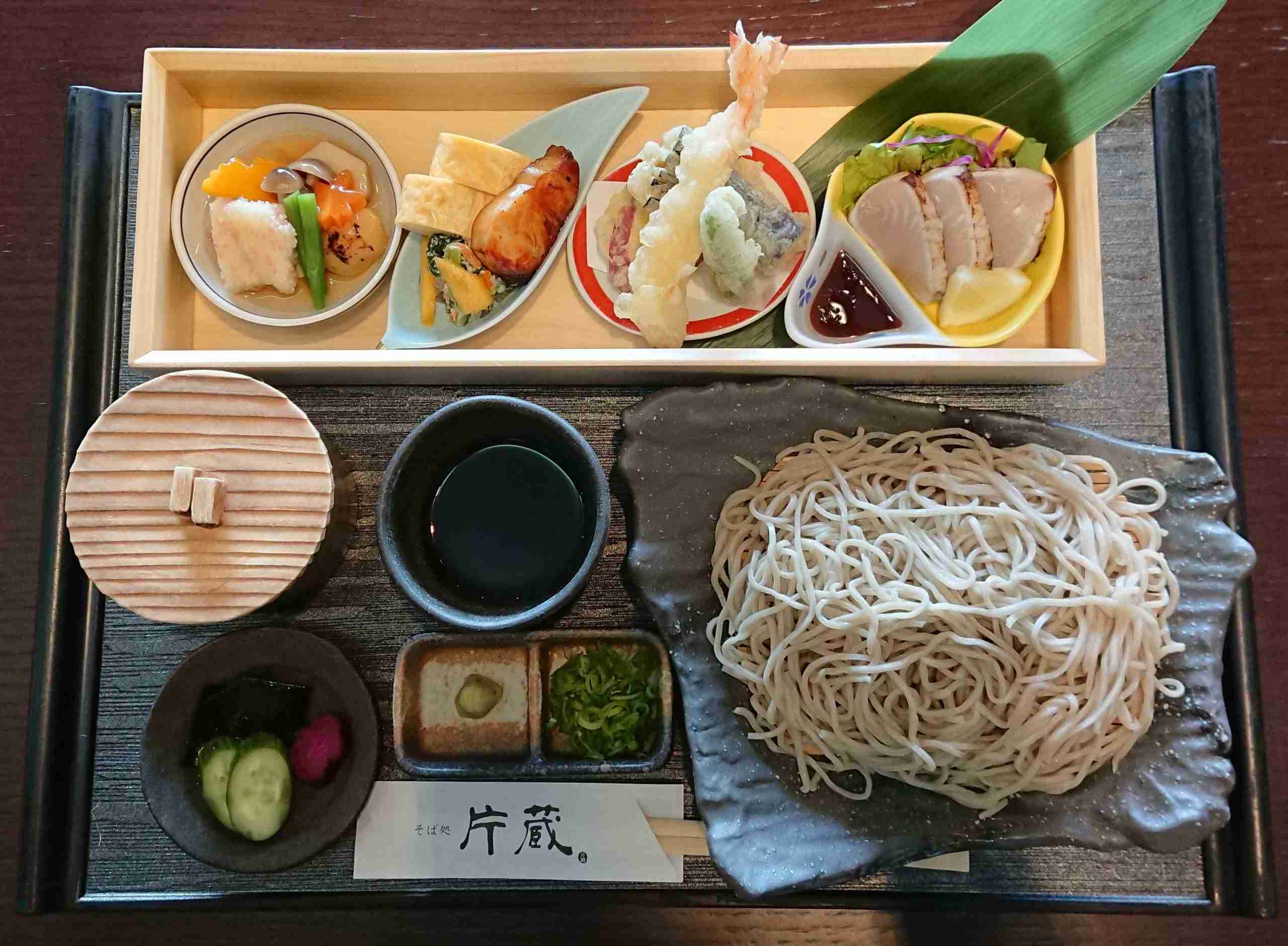 現実のお昼ご飯を食べながら、理想のお昼ご飯の画像を貼るトピ