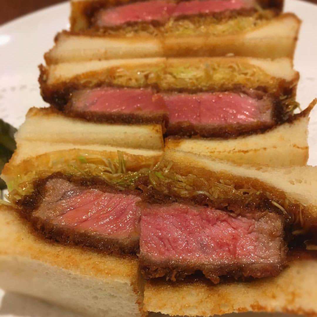 現実のお昼ご飯を食べながら、理想のお昼ご飯の画像を貼るトピ