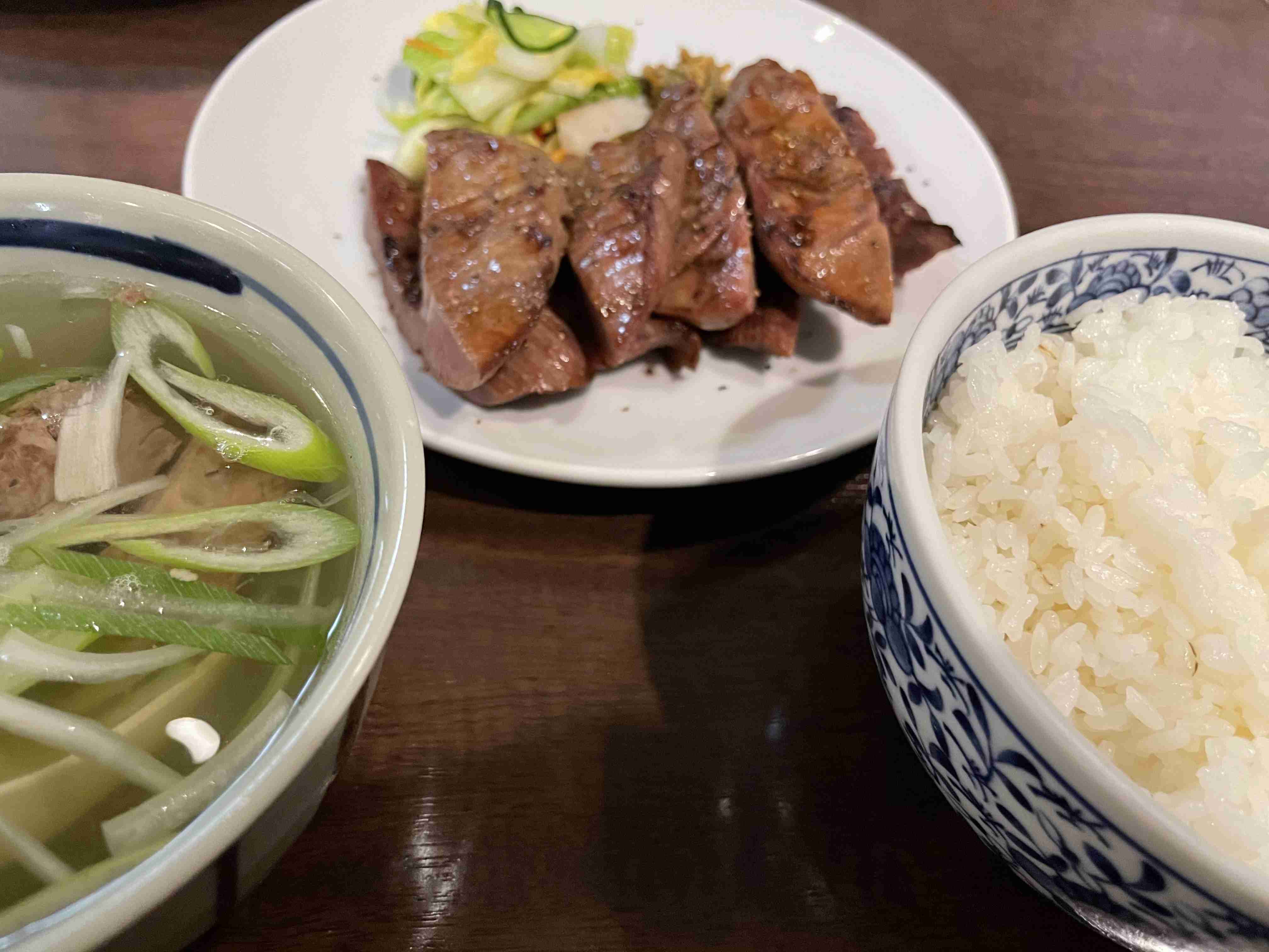 現実のお昼ご飯を食べながら、理想のお昼ご飯の画像を貼るトピ