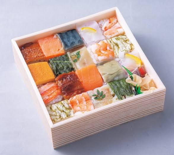 現実のお昼ご飯を食べながら、理想のお昼ご飯の画像を貼るトピ