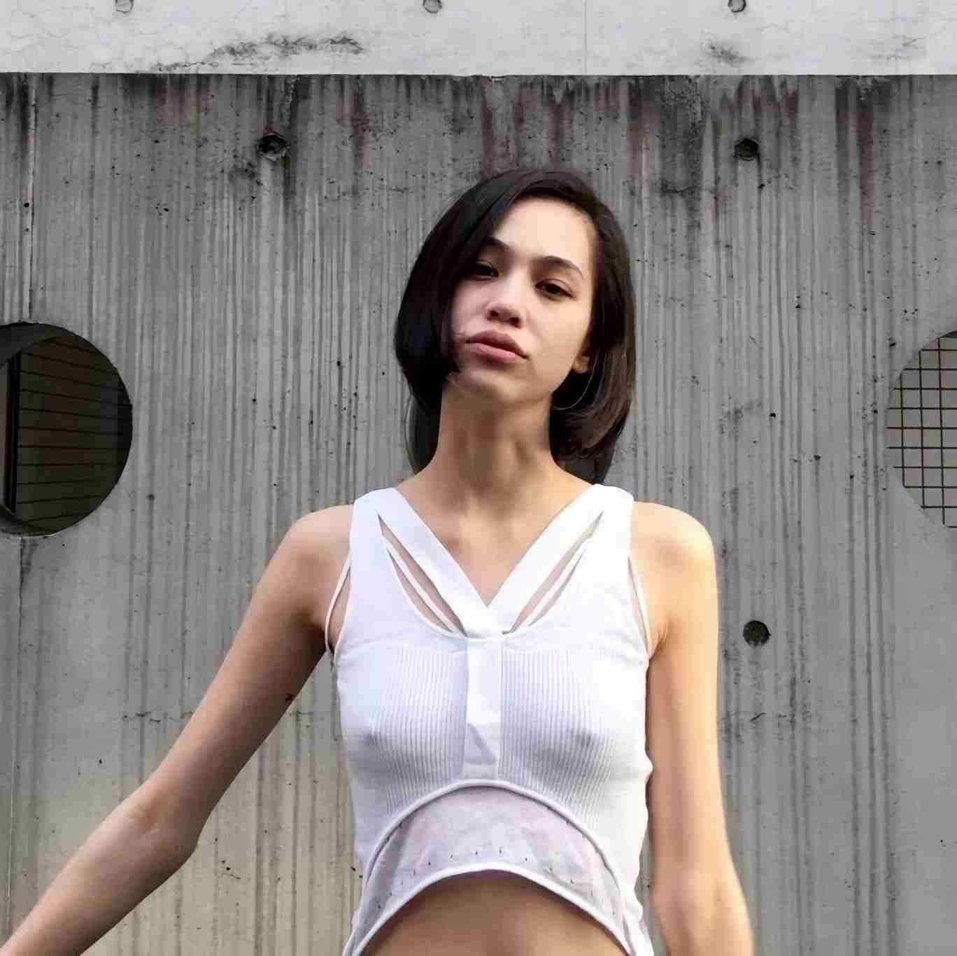 上半身あらわ…水原希子が大胆ショットを続々公開「マジかっこいい」「お美しい限り」フォロワー称賛