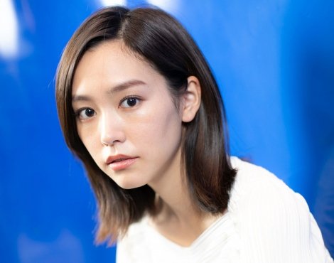 桐谷美玲が公開したインスタに『違和感』あり!?「靴、ご主人のですか？」「ツッコんでいいとこ？」