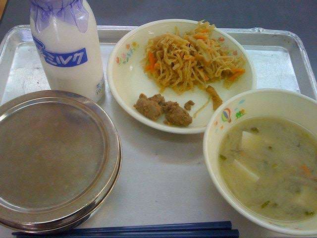 浜松独自の慣例「持参米飯」やめます　市教委方針、給食費公会計化導入を機に